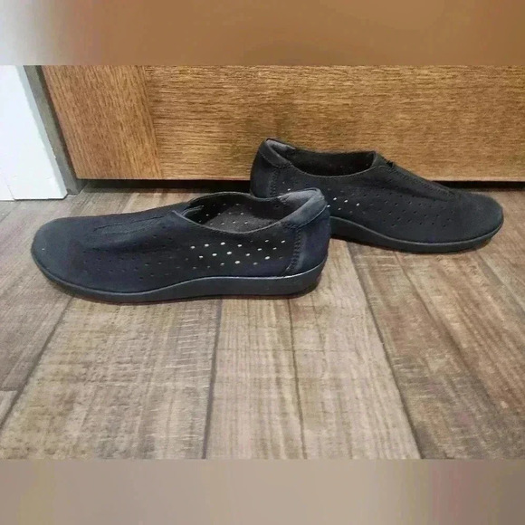 collection by clarks Black Suede Slip Ons 16180 Size 7.5 W - Picture 1 of 7
